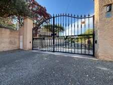 Maison de plain-pied de 240 m² à vendre LE CANNET DES MAURES (83), parcelle constructible détachable !!