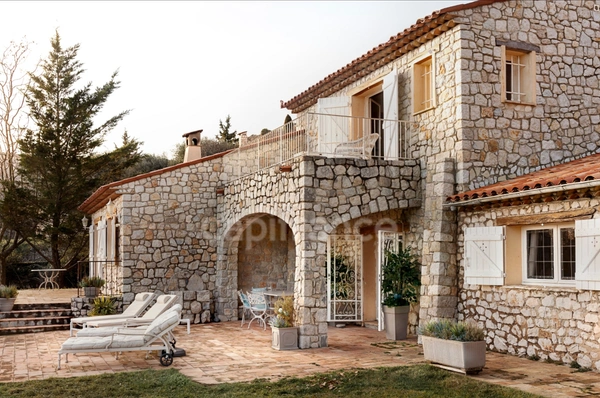 Propriete à vendre 6 pièces GOURDON (06), vue mer, jardin de 6000 m², garage...