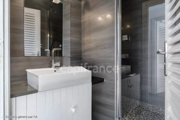 Duplex en dernier étage à vendre 3 pièces Cassis, vue mer, aucune charge de copropriété, stationnement !!