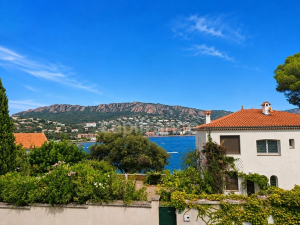 Appartement à vendre 5 pièces AGAY (83), magnifique vue mer !!