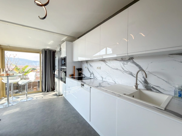 Appartement à vendre 3 pièces CANNES (06), dernier étage, pleine vue mer !!