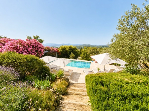 Maison à vendre 6 pièces LA MOTTE (83), 4 chambres, piscine, jardin paysagé  de 1980 m²