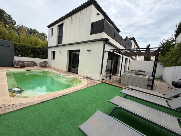 Maison à vendre 4 pièces SAINT AYGULF (83), piscine, jacuzzi,2 terrasses, jardin