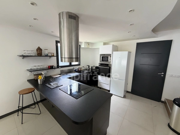 Maison à vendre 4 pièces SAINT AYGULF (83), piscine, jacuzzi,2 terrasses, jardin