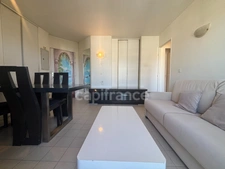 Appartement à vendre 2 pièces JUAN LES PINS (06), dernier étage, vue mer, terrasse, cave, possibilité place de parking !