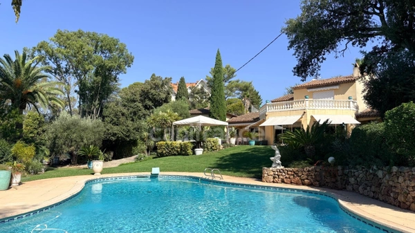 Propriete à vendre 6 pièces SAINT RAPHAEL (83)