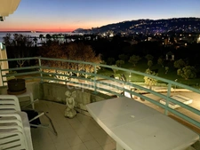 Appartement à vendre 2 pièces JUAN LES PINS (06), dernier étage, vue mer, terrasse, cave, possibilité place de parking !