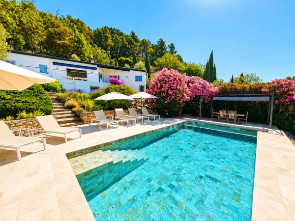 Maison à vendre 6 pièces LA MOTTE (83), 4 chambres, piscine, jardin paysagé  de 1980 m²
