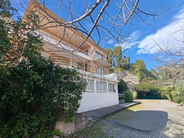 Maison à vendre 6 pièces CANNES (06), 400 mètres de la plage, vue mer, garage...