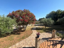 Maison de plain-pied de 240 m² à vendre LE CANNET DES MAURES (83), parcelle constructible détachable !!