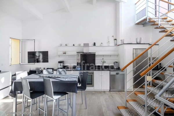 Duplex en dernier étage à vendre 3 pièces Cassis, vue mer, aucune charge de copropriété, stationnement !!