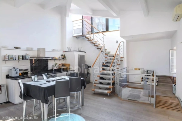 Duplex en dernier étage à vendre 3 pièces Cassis, vue mer, aucune charge de copropriété, stationnement !!