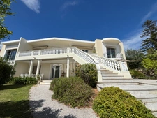Maison d'architecte à vendre 6 pièces NICE (06),vue mer, 2 séjours, 2 salles à manger, 4 chambres, 4 salles de bain, garage 4 voitures, jardin