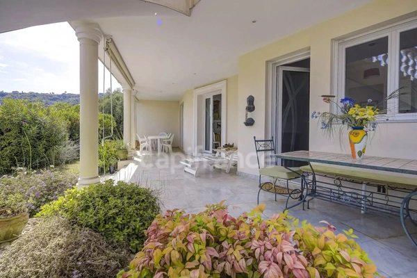 Appartement 3 pièces NICE (06), jardin de 500 m2 à jouissance exclusive, 2 salles de bain, garage !!