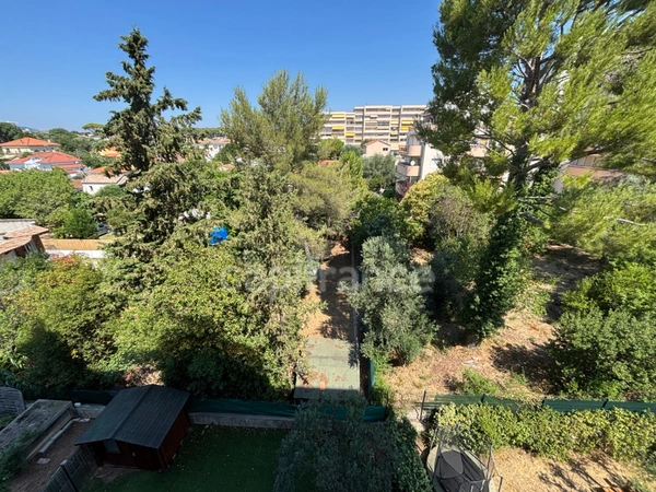 Appartement à vendre 2 pièces LE CANNET (06), grande terrasse cave, possibilité garage en sous-sol !