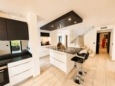 Maison à vendre 5 pièces FREJUS (83), piscine, jacuzzi, terrasses, jardin, garage