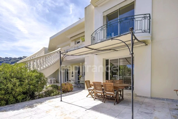 Appartement 3 pièces NICE (06), jardin de 500 m2 à jouissance exclusive, 2 salles de bain, garage !!