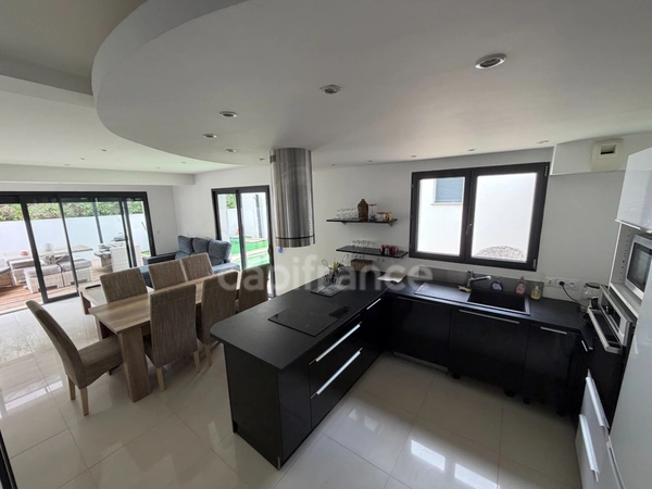 Maison à vendre 4 pièces SAINT AYGULF (83), piscine, jacuzzi,2 terrasses, jardin