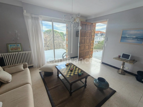 Maison à vendre 6 pièces CANNES (06), 400 mètres de la plage, vue mer, garage...