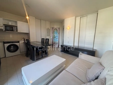 Appartement à vendre 2 pièces JUAN LES PINS (06), dernier étage, vue mer, terrasse, cave, possibilité place de parking !