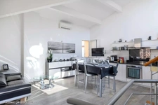Duplex en dernier étage à vendre 3 pièces Cassis, vue mer, aucune charge de copropriété, stationnement !!