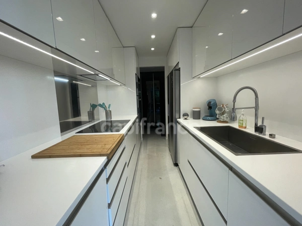 Cannes, 100m de la plage, piscine extérieure, intérieure, sauna, hammam, possibilité garage en sous-sol...