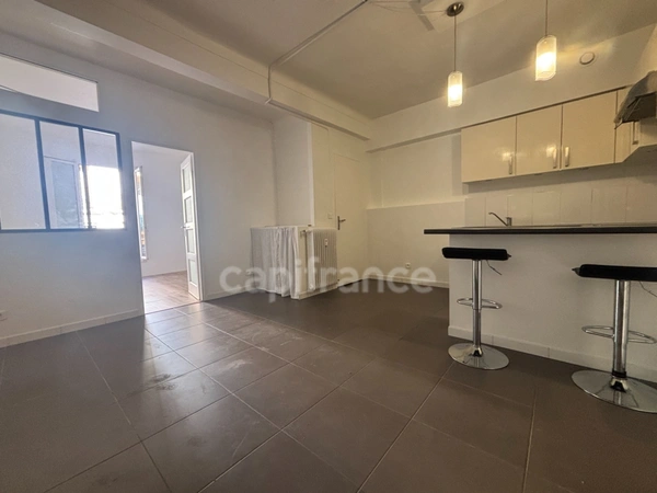 Appartement à vendre 2 pièces NICE (06) séjour, chambre, salle d'eau, charges ultra faibles : 95 euros/mois !!