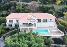 En Corse sur la commune de Calvi,Belle villa T5+dépendance offrant vue sur la Baie.