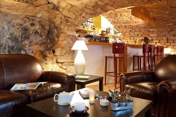 Dpt Ardèche (07), à vendre proche de VALLON PONT D'ARC Murs d'un Hôtel Restaurant 