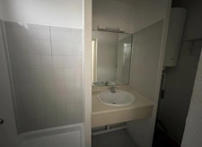 APPARTEMENT MEUBLÉ AVEC CABINE FERMÉE – LOGGIA 10M² – PISCINE & PARKING – LE CAP D'AGDE