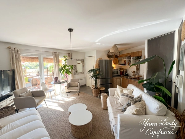 AGDE – SECTEUR CAPISCOL : STUDIO AVEC TERRASSE ET PARKING SÉCURISÉ DANS RÉSIDENCE RÉCENTE 