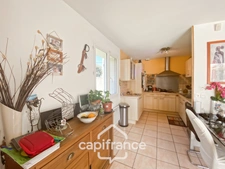 Maison familiale d'environ 100 m2 avec piscine, terrain arboré et grand garage au calme de la campagne ardéchoise