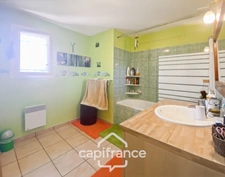 Maison familiale d'environ 100 m2 avec piscine, terrain arboré et grand garage au calme de la campagne ardéchoise