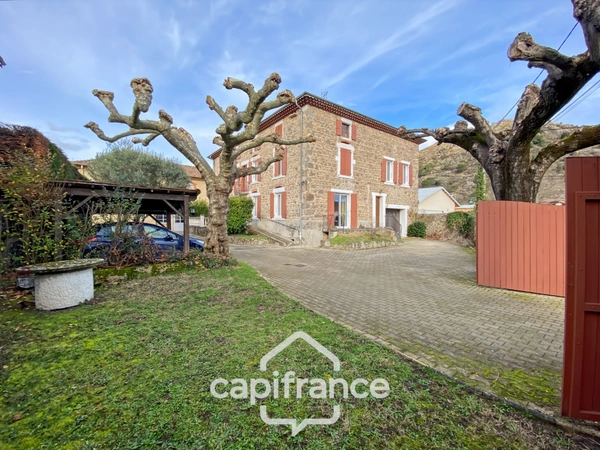 Propriété d’exception – Ancienne magnanerie de 229 m² et ses dépendances à Sarras (07)