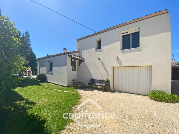 Maison familiale d'environ 100 m2 avec piscine, terrain arboré et grand garage au calme de la campagne ardéchoise