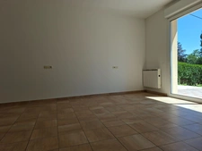 Maison en pierre, rénovée au centre village de ANCINNES, 4 CHAMBRES, jardin clos ensoleillé