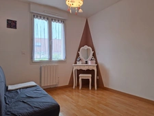 Maison familiale sans aucun travaux à prévoir, 4 chambres, grand garage, 4 min écoles, 15 min de Alencon , 2h Paris, au calme.