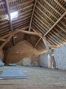 Jolie Maison 5 pièces rénovée, Fresnay sur Sarthe, et Bâtisse en pierre, hangar avec jardin.