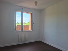 Maison évolutive, secteur la Ferté Macé, 3 chambres, sur sous sol, parc de 3000 m2 arboré et clos.