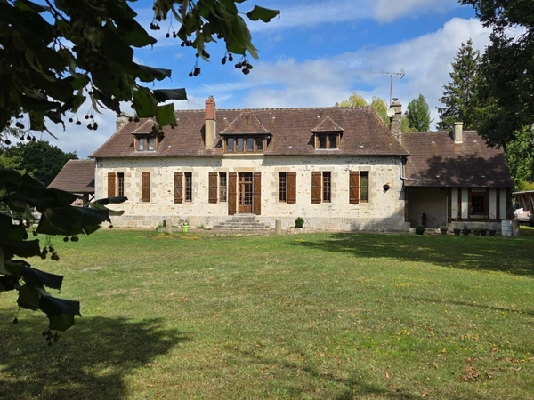 Propriété Corps de Ferme, Bâtisse d'habitation de caractère , nombreuses dependances dont Box, proche ALENCON, LE PERCHE, 2h00 PARIS