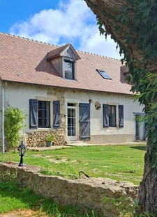 Ensemble longère rénovée et ses dépendances, fond impasse, au calme, entre Mamers et Beaumont s/SArthe, 30km Le Mans.