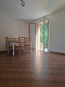 Maison évolutive, secteur la Ferté Macé, 3 chambres, sur sous sol, parc de 3000 m2 arboré et clos.