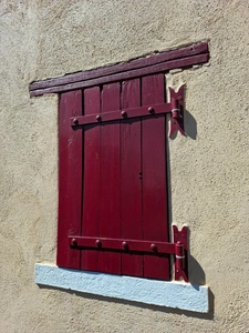 Jolie longère authentique + 170 m2 , sans aucun vis à vis au bord du Perche, entre campagne et forets,  avec dépendance, buchet et cellier, jardin arboré.