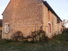 Fermette habitation 180 m2 habitable, et nombreuses dépendances à rénover. Moins de 10min d'Alencon, 4 min de St Ceneri le Gérei.