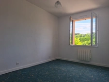Maison évolutive, secteur la Ferté Macé, 3 chambres, sur sous sol, parc de 3000 m2 arboré et clos.