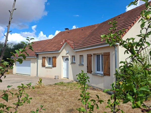 Maison familiale sans aucun travaux à prévoir, 4 chambres, grand garage, 4 min écoles, 15 min de Alencon , 2h Paris, au calme.