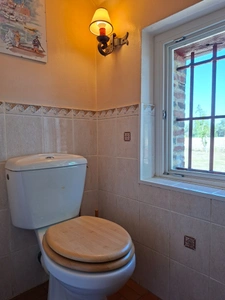 Jolie longère authentique + 170 m2 , sans aucun vis à vis au bord du Perche, entre campagne et forets,  avec dépendance, buchet et cellier, jardin arboré.