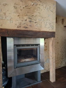 Maison en pierre, rénovée au centre village de ANCINNES, 4 CHAMBRES, jardin clos ensoleillé