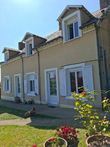 Jolie Maison 5 pièces rénovée, Fresnay sur Sarthe, et Bâtisse en pierre, hangar avec jardin.