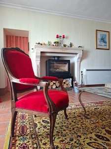 Jolie longère authentique + 170 m2 , sans aucun vis à vis au bord du Perche, entre campagne et forets,  avec dépendance, buchet et cellier, jardin arboré.